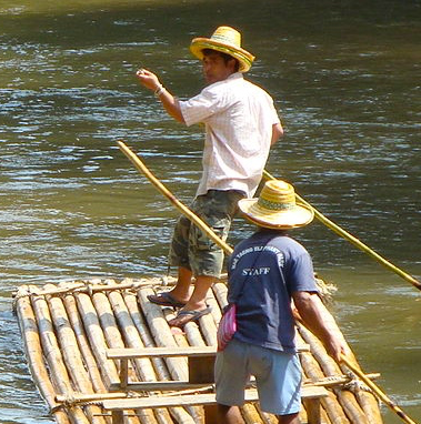 Chiang Mai: baño en cascadas y bambú rafting